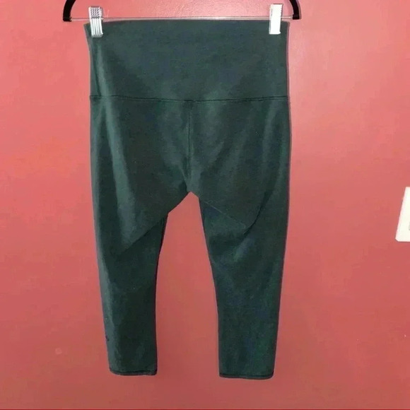 Lululemon high waisted Crop pants - Picture 8 of 8